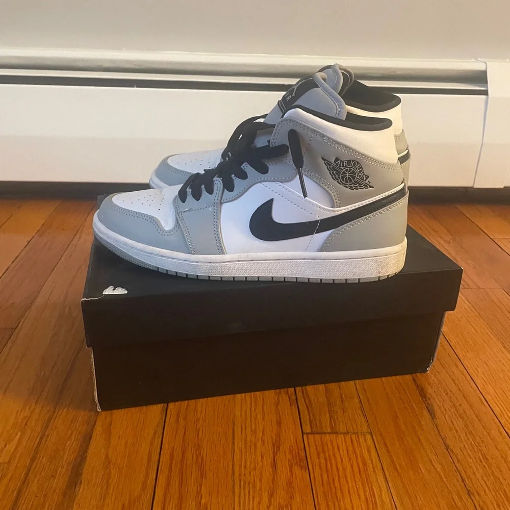 Nike Air Jordan High-Top Sneakers - Picture 3 of 3
